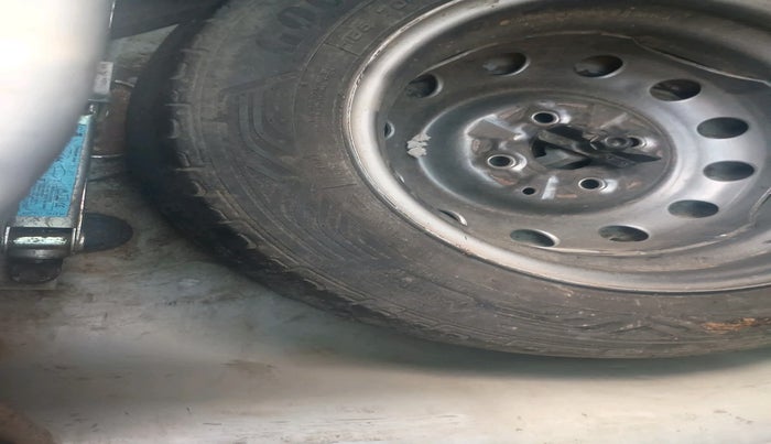 2018 Hyundai Eon ERA +, Petrol, Manual, 72,105 km, tyre