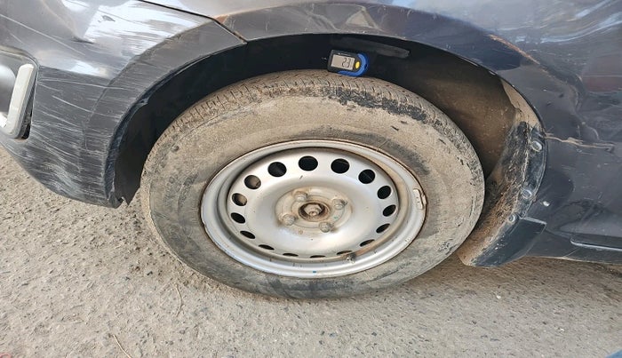 2017 Maruti Swift LXI (O), Petrol, Manual, 57,043 km, tyre