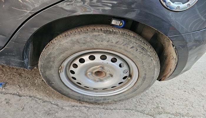 2017 Maruti Swift LXI (O), Petrol, Manual, 57,043 km, tyre