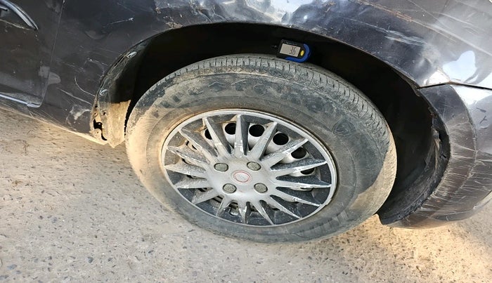 2017 Maruti Swift LXI (O), Petrol, Manual, 57,043 km, tyre