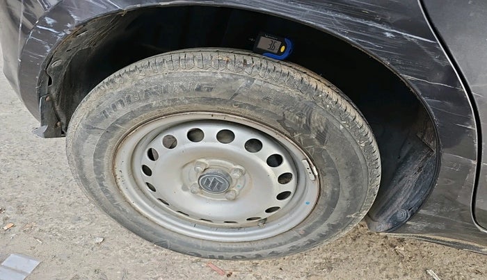 2017 Maruti Swift LXI (O), Petrol, Manual, 57,043 km, tyre