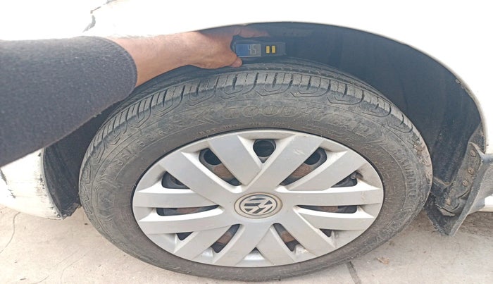 2013 Volkswagen Polo COMFORTLINE 1.2L, Diesel, Manual, 1,14,834 km, tyre