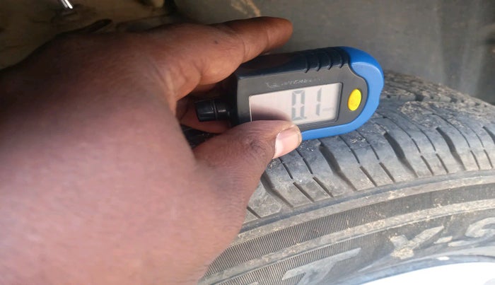 2019 Renault Captur RXE PETROL, Petrol, Manual, 1,52,027 km, tyre