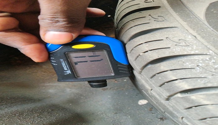 2022 Maruti Vitara Brezza LXI, Petrol, Manual, 57,271 km, tyre