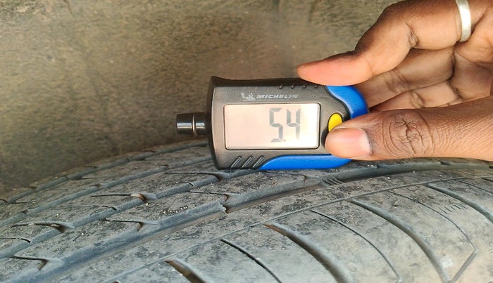 2022 Maruti Vitara Brezza LXI, Petrol, Manual, 57,271 km, tyre