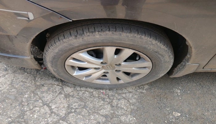 2017 Maruti Ertiga ZXI+, Petrol, Manual, 1,08,089 km, tyre