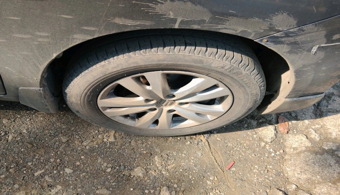 2017 Maruti Ertiga ZXI+, Petrol, Manual, 1,08,089 km, tyre