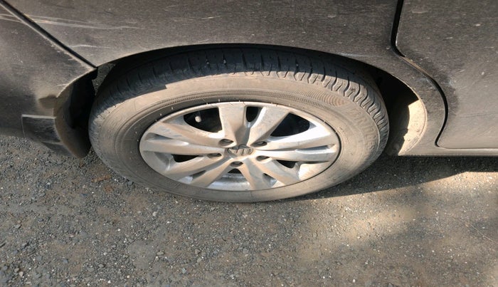 2017 Maruti Ertiga ZXI+, Petrol, Manual, 1,08,089 km, tyre