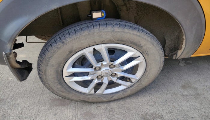 2023 Renault TRIBER RXT AMT, Petrol, Automatic, 75,000 km, tyre