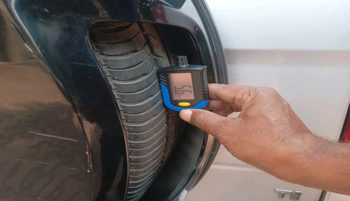 2018 Mahindra TUV300 T8 DUAL TONE, Diesel, Manual, 90,946 km, tyre