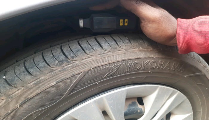 2016 Toyota Innova 2.5 GX 7 STR, Diesel, Manual, 1,87,326 km, tyre