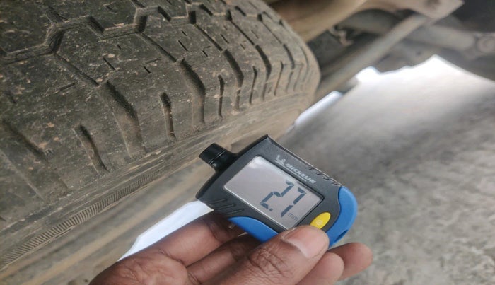 2010 Mahindra Xylo E8 ABS AIRBAG BS-III, Diesel, Manual, 1,59,866 km, tyre