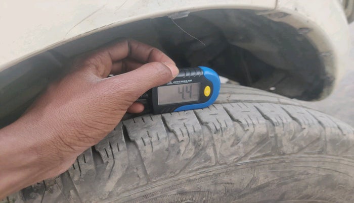 2010 Mahindra Xylo E8 ABS AIRBAG BS-III, Diesel, Manual, 1,59,866 km, tyre