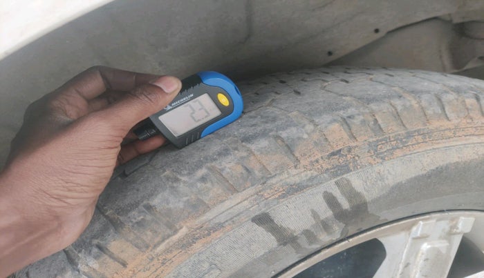 2010 Mahindra Xylo E8 ABS AIRBAG BS-III, Diesel, Manual, 1,59,866 km, tyre