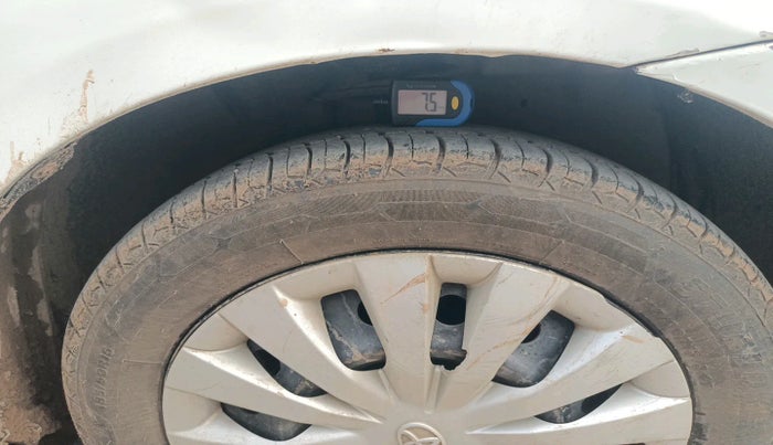 2013 Toyota Etios G, Petrol, Manual, 1,56,181 km, tyre