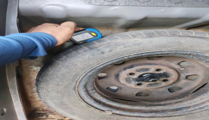 2010 Hyundai Santro Xing GLS, Petrol, Manual, 1,00,445 km, tyre