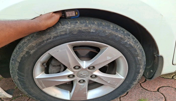 2012 Hyundai New Elantra 1.6 CRDI, Diesel, Manual, 1,32,500 km, tyre