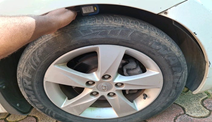 2012 Hyundai New Elantra 1.6 CRDI, Diesel, Manual, 1,32,500 km, tyre