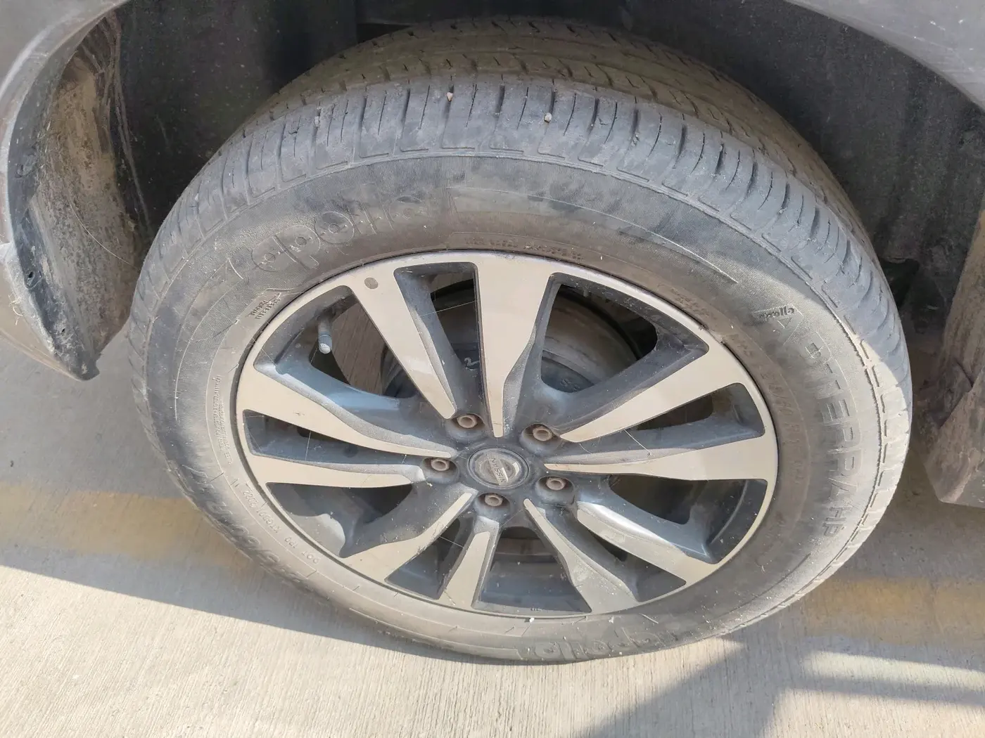 2022 Nissan Kicks XV 1.5, Petrol, Manual, 38,666 km, tyre