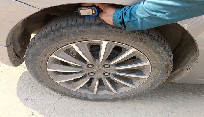 2018 Maruti Ciaz ALPHA 1.5 SHVS PETROL, Petrol, Manual, 68,177 km, tyre