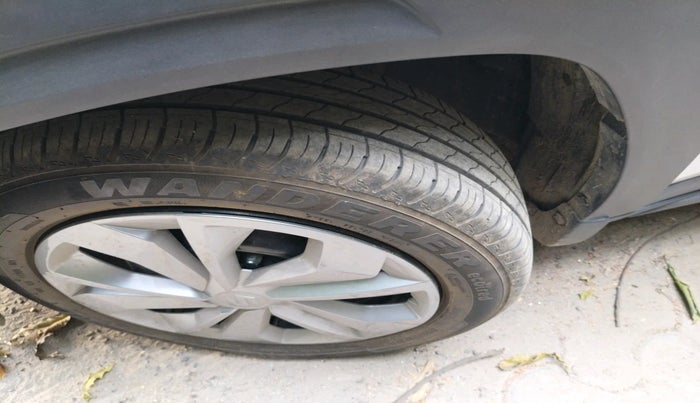 2025 Maruti FRONX DELTA 1.2 AGS, Petrol, Automatic, 3,323 km, tyre