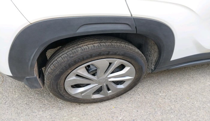 2025 Maruti FRONX DELTA 1.2 AGS, Petrol, Automatic, 3,323 km, tyre