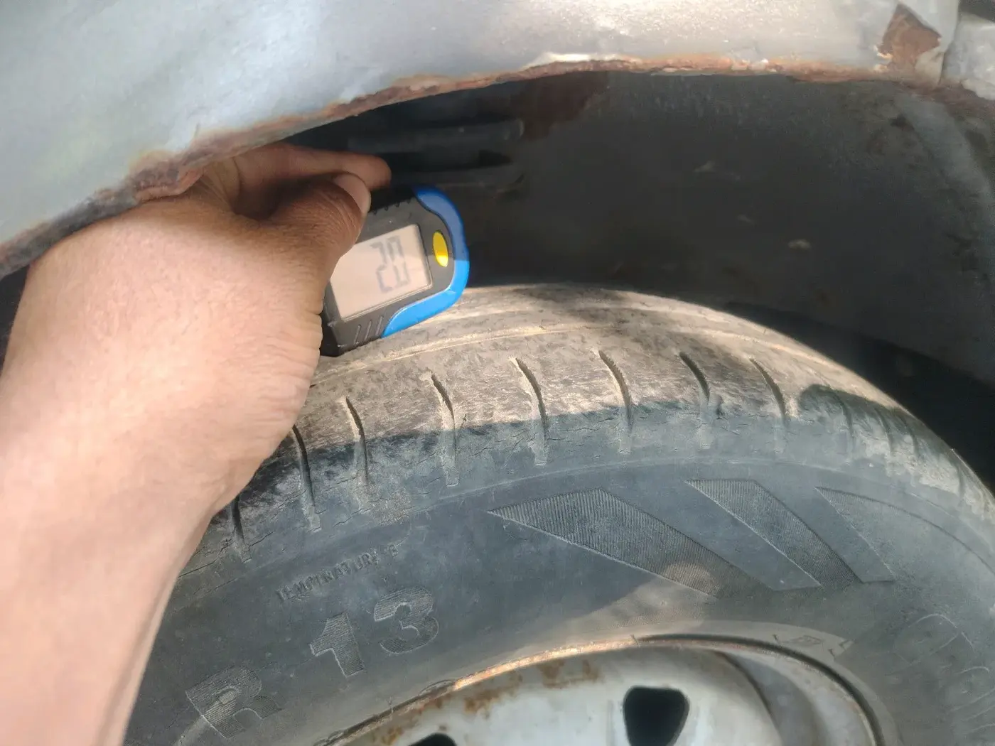 2017 Maruti Eeco 7 STR, Petrol, Manual, 92,390 km, tyre