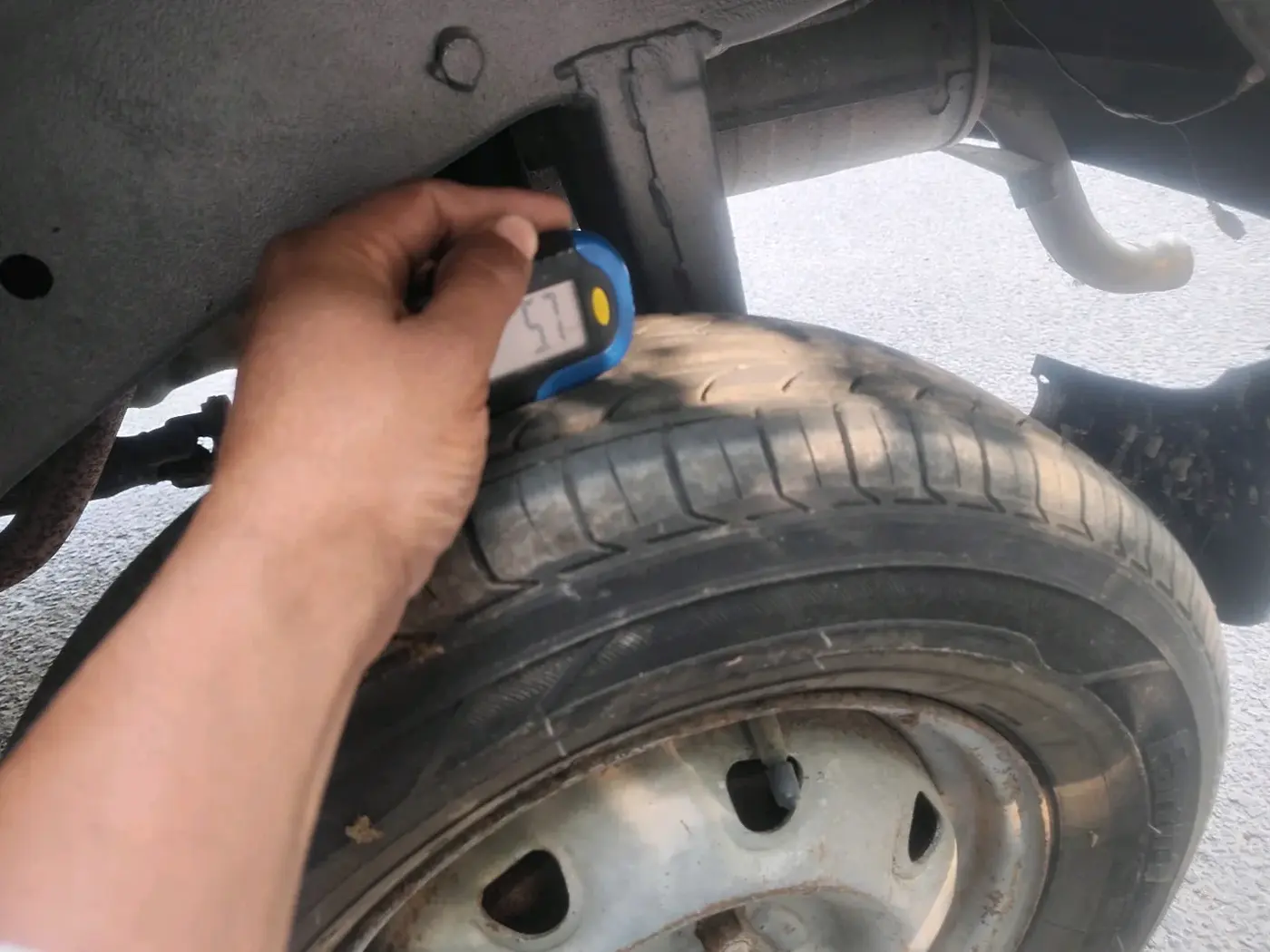 2017 Maruti Eeco 7 STR, Petrol, Manual, 92,390 km, tyre