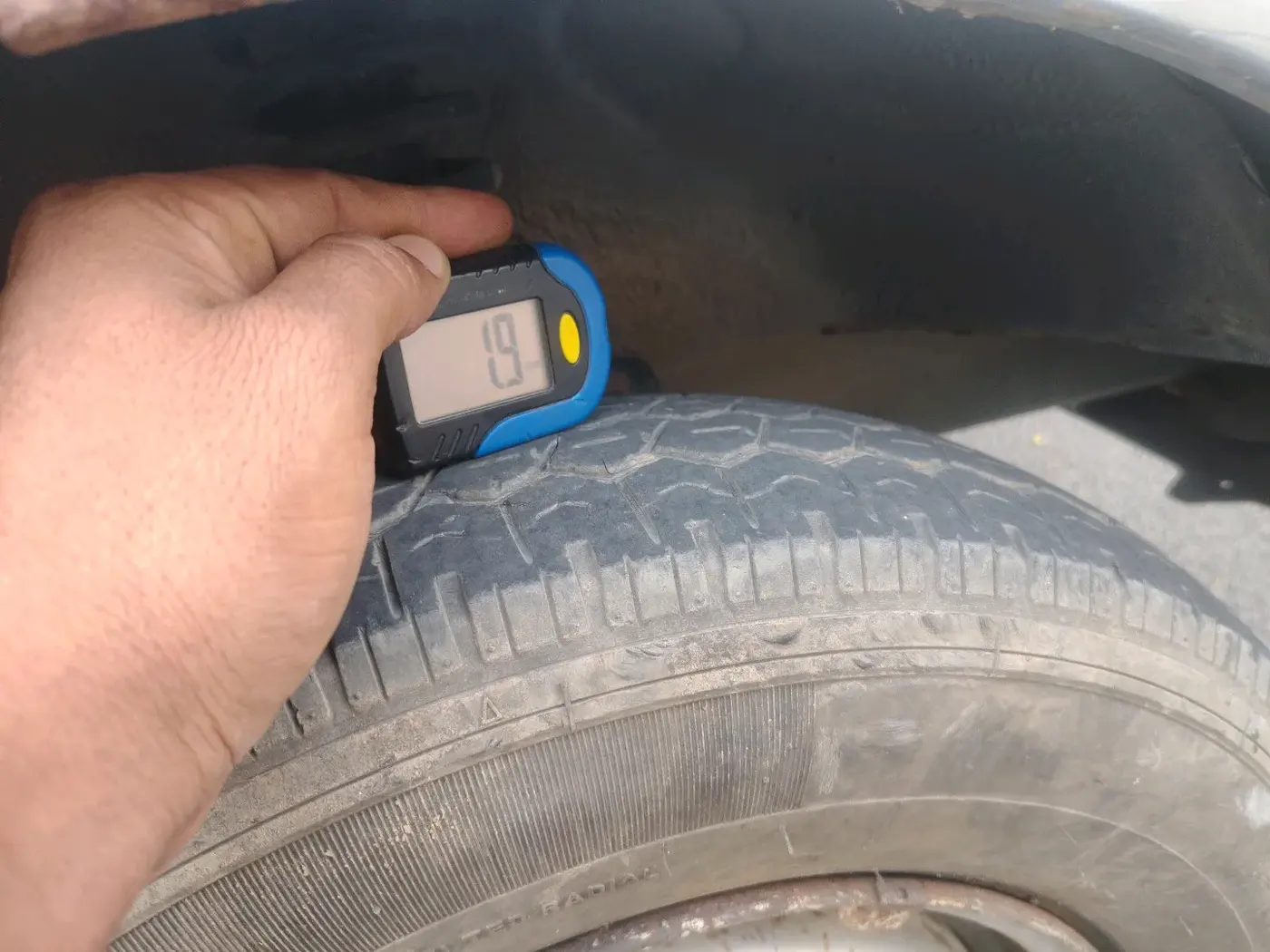 2017 Maruti Eeco 7 STR, Petrol, Manual, 92,390 km, tyre