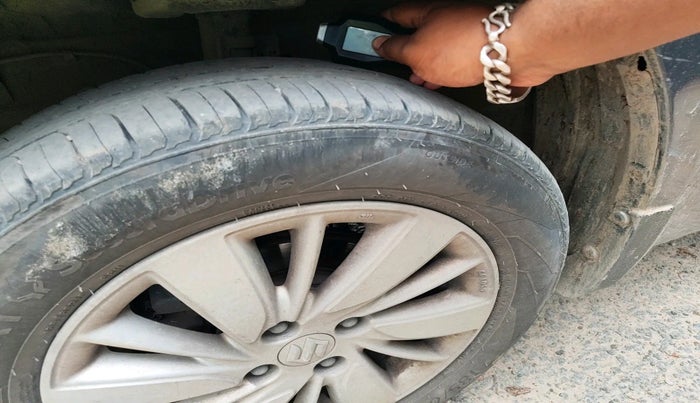 2015 Maruti Swift ZXI, Petrol, Manual, 67,585 km, tyre