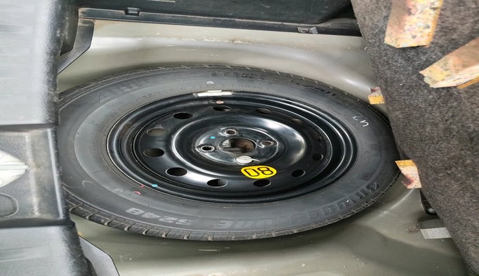 2015 Maruti Swift ZXI, Petrol, Manual, 67,585 km, tyre