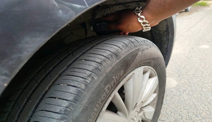 2015 Maruti Swift ZXI, Petrol, Manual, 67,585 km, tyre