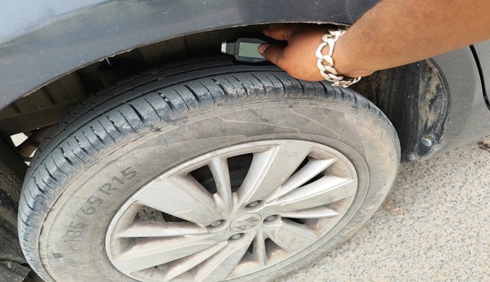 2015 Maruti Swift ZXI, Petrol, Manual, 67,585 km, tyre