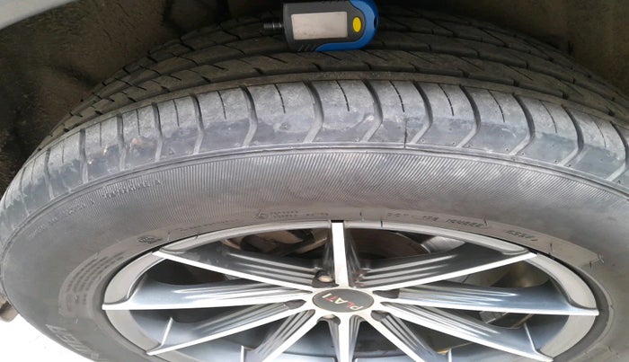 2022 Mahindra XUV700 AX 5 D AT 5 STR, Diesel, Automatic, 56,559 km, tyre