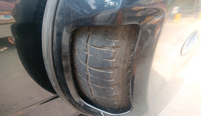 2017 Mahindra TUV300 T8, Diesel, Manual, 1,00,535 km, tyre