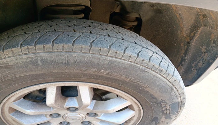 2017 Mahindra TUV300 T8, Diesel, Manual, 1,00,535 km, tyre