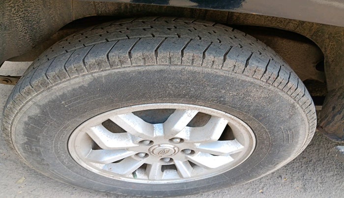 2017 Mahindra TUV300 T8, Diesel, Manual, 1,00,535 km, tyre