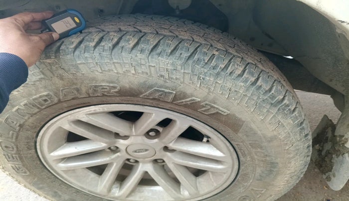 2012 Ford Endeavour 2.5L 4X2 MT, Diesel, Manual, 1,40,746 km, tyre