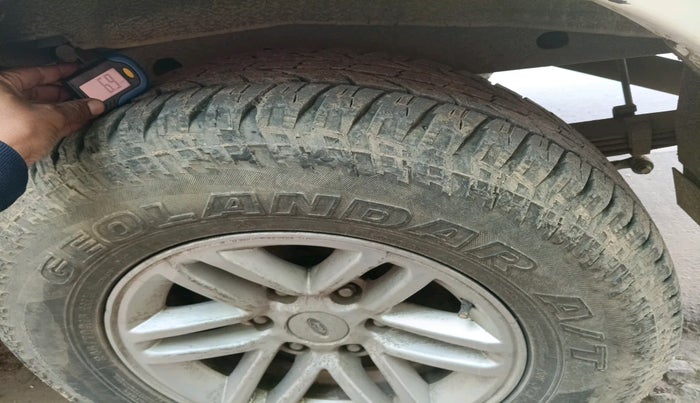 2012 Ford Endeavour 2.5L 4X2 MT, Diesel, Manual, 1,40,746 km, tyre