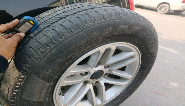 2012 Ford Endeavour 2.5L 4X2 MT, Diesel, Manual, 1,40,746 km, tyre