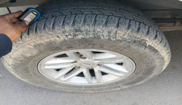 2012 Ford Endeavour 2.5L 4X2 MT, Diesel, Manual, 1,40,746 km, tyre