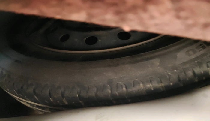 2013 Maruti Swift VDI, Diesel, Manual, 1,22,163 km, tyre