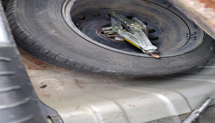 2014 Hyundai i20 ASTA 1.2, Petrol, Manual, 80,409 km, tyre