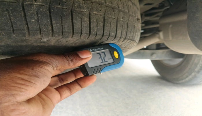 2016 Mahindra XUV500 W10 AT, Diesel, Automatic, 77,951 km, tyre