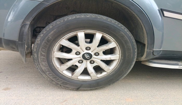 2016 Mahindra XUV500 W10 AT, Diesel, Automatic, 77,951 km, tyre