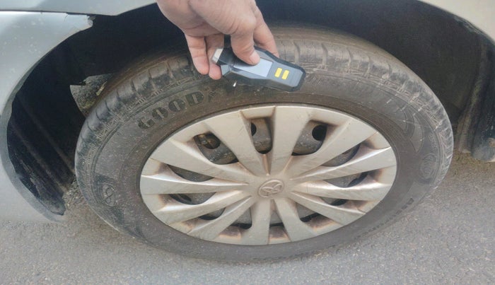 2011 Toyota Etios G, Petrol, Manual, 92,970 km, tyre