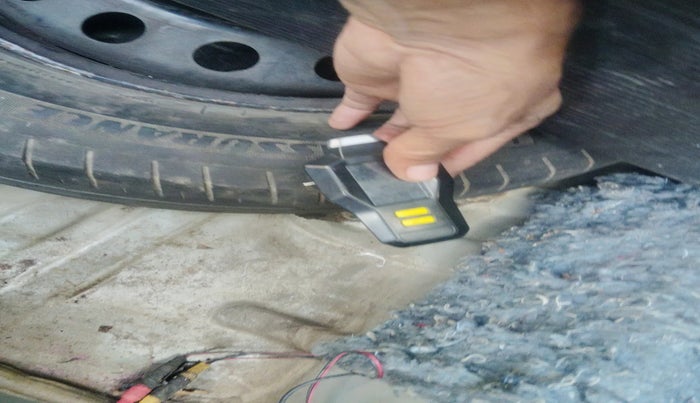 2011 Toyota Etios G, Petrol, Manual, 92,970 km, tyre