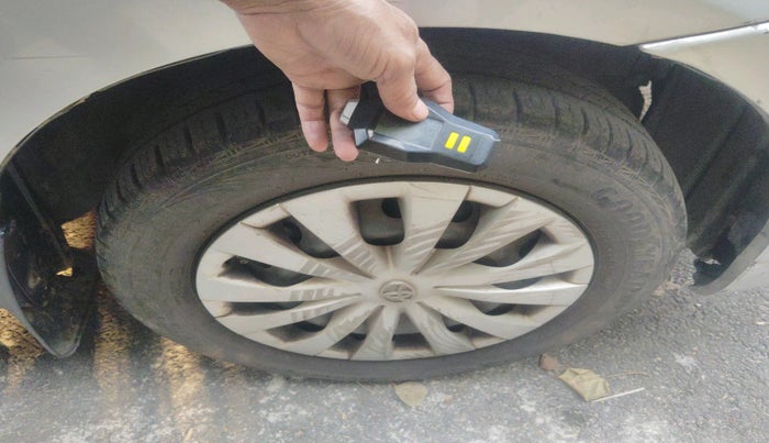 2011 Toyota Etios G, Petrol, Manual, 92,970 km, tyre