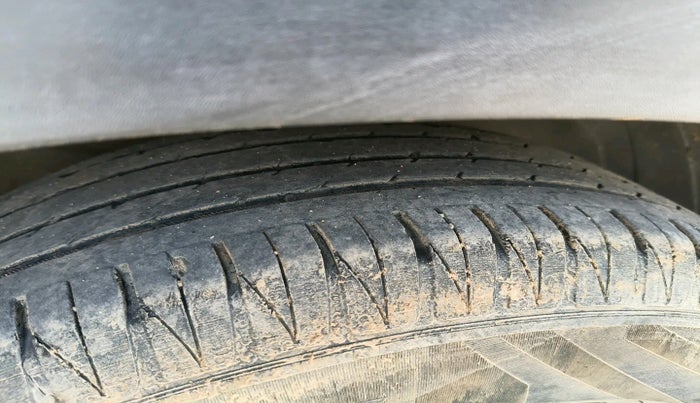 2024 KIA SONET HTK (O) 1.2 Petrol MT, Petrol, Manual, 40,481 km, tyre