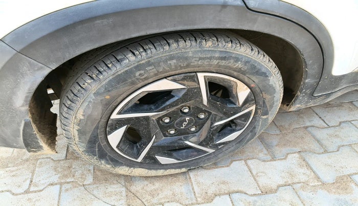 2024 KIA SONET HTK (O) 1.2 Petrol MT, Petrol, Manual, 40,481 km, tyre